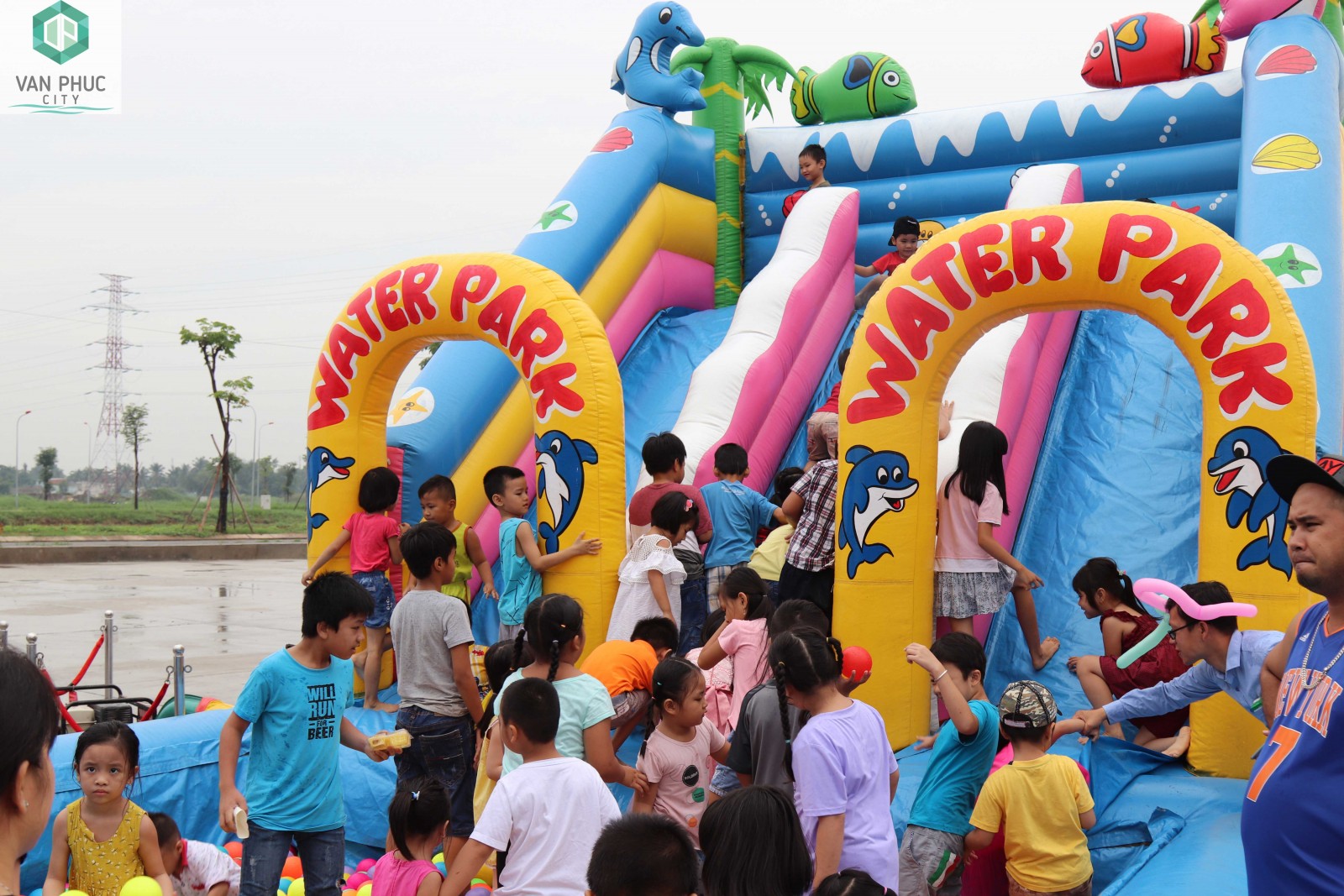 trò chơi lâu đài bóng bay tại dự án vạn phúc quốc lộ 13