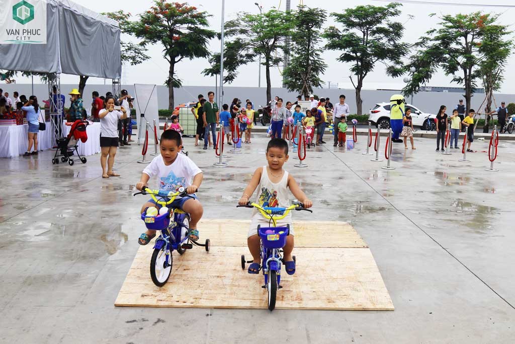 đua xe đạp vượt chướng ngại vật tại khu đô thị vạn phúc riverside