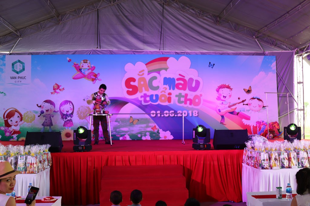 biểu diễn ảo thuật tại vạn phúc riverside thủ đức